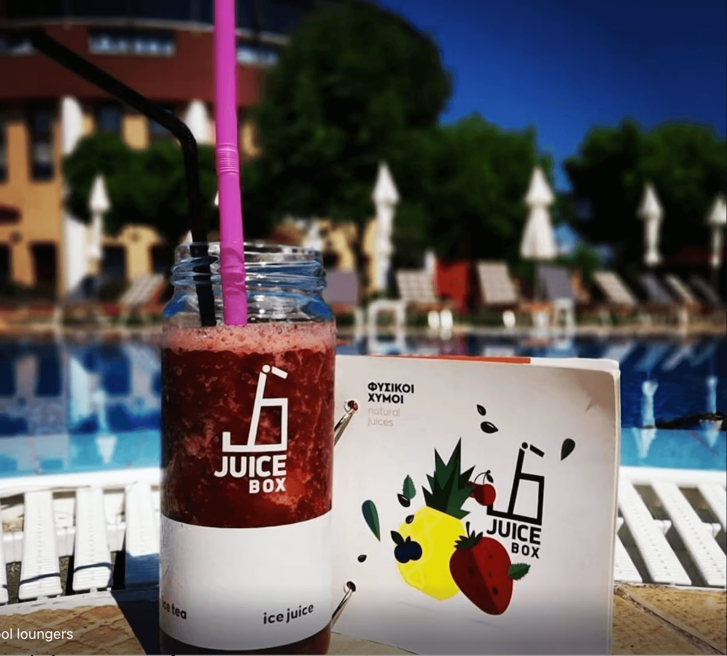 Palace pool bar 2
