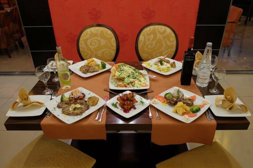 Table w food-resized